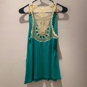✨ Boutique ✨ Beautiful Tank Top w/ Lace Detail